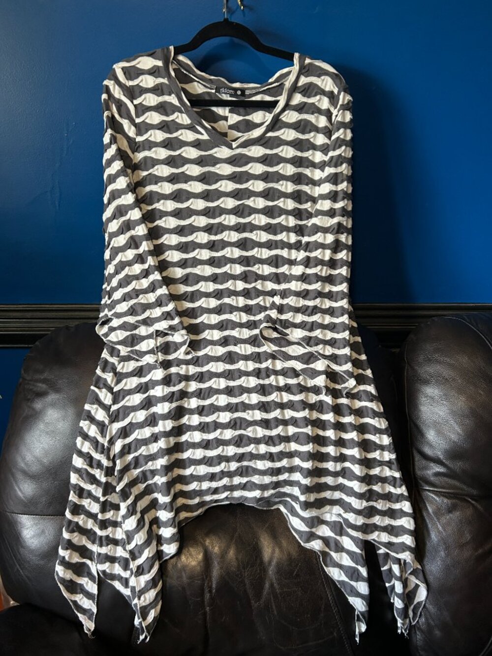Adorn grey/white puckered striped top bell sleeves pointed hem L goth gothic